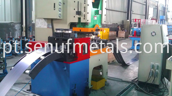 window frame forming machine (1)